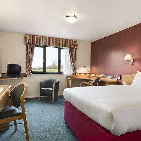 Days Inn Michaelwood M5 Falfield Bagian luar foto