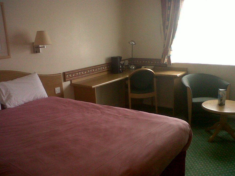 Days Inn Michaelwood M5 Falfield Bagian luar foto