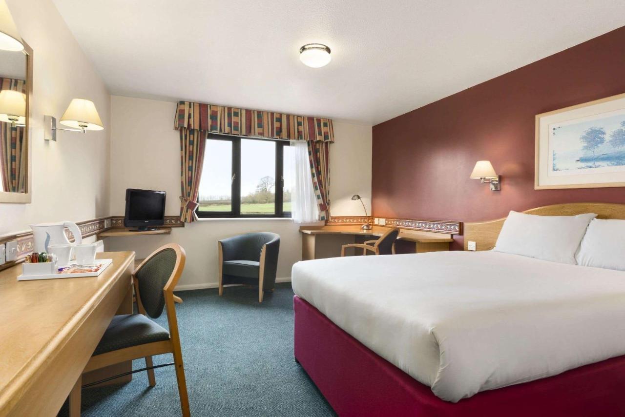 Days Inn Michaelwood M5 Falfield Bagian luar foto