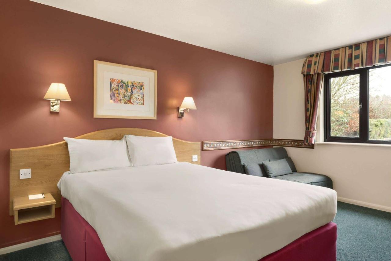 Days Inn Michaelwood M5 Falfield Bagian luar foto