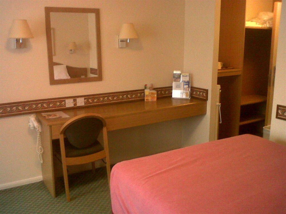 Days Inn Michaelwood M5 Falfield Bagian luar foto