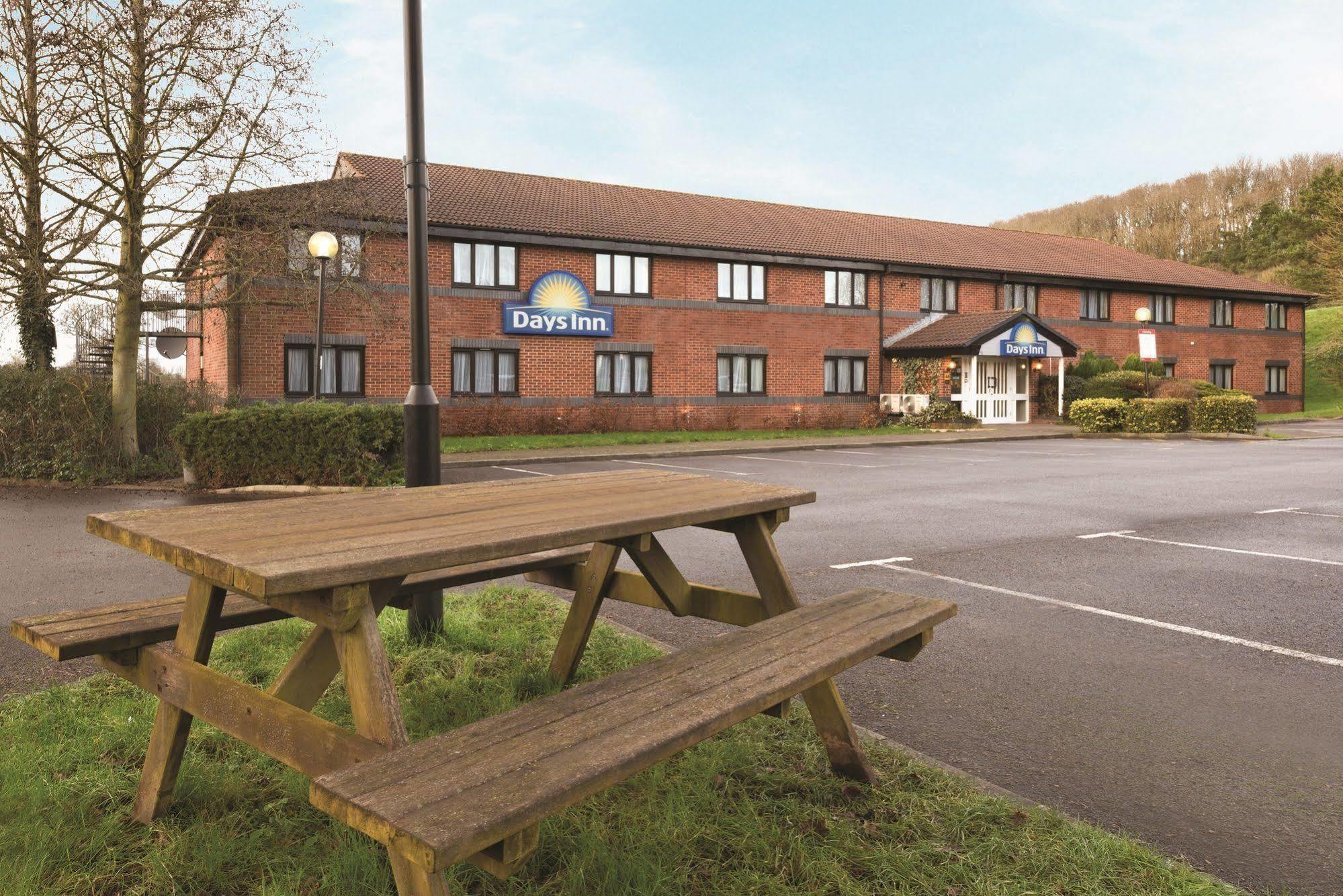 Days Inn Michaelwood M5 Falfield Bagian luar foto
