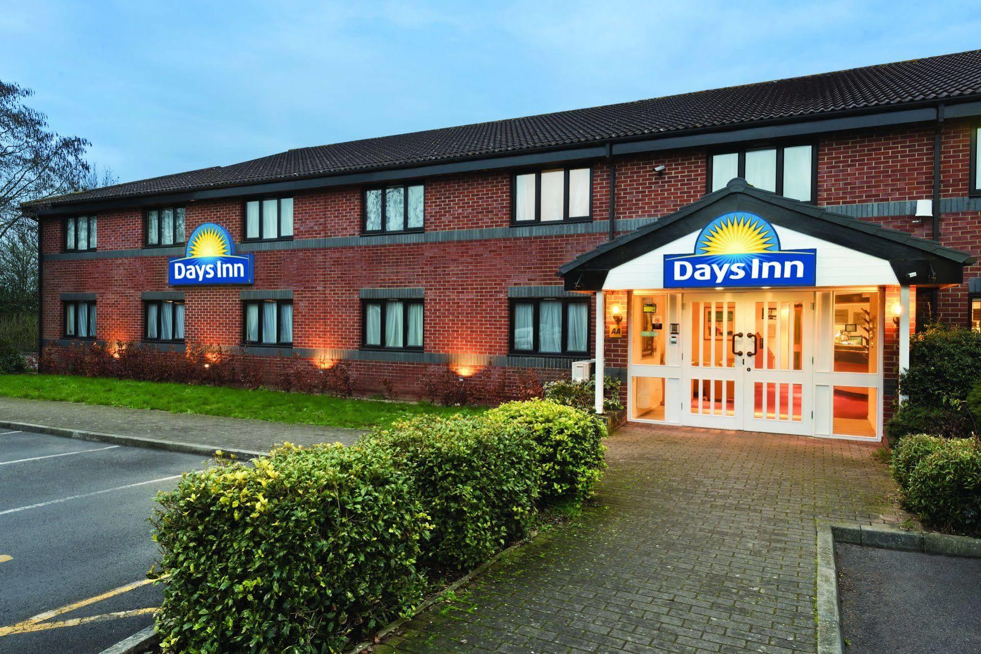 Days Inn Michaelwood M5 Falfield Bagian luar foto