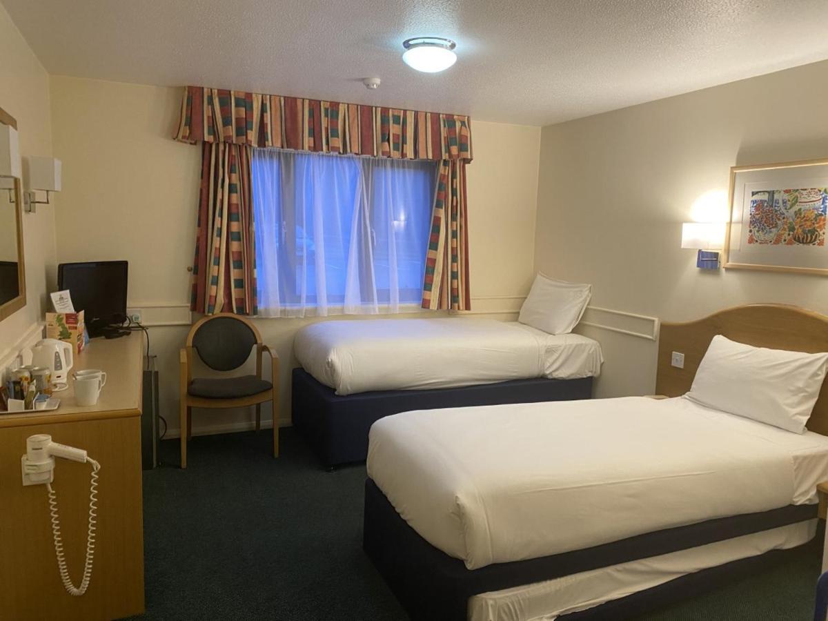 Days Inn Michaelwood M5 Falfield Bagian luar foto