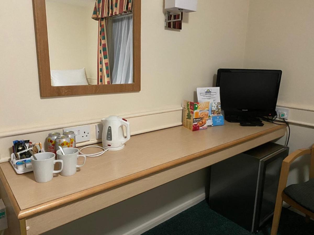 Days Inn Michaelwood M5 Falfield Bagian luar foto