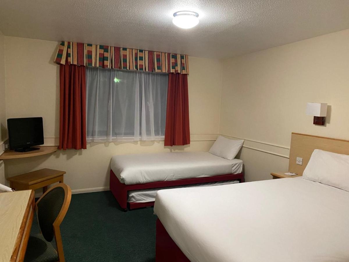 Days Inn Michaelwood M5 Falfield Bagian luar foto