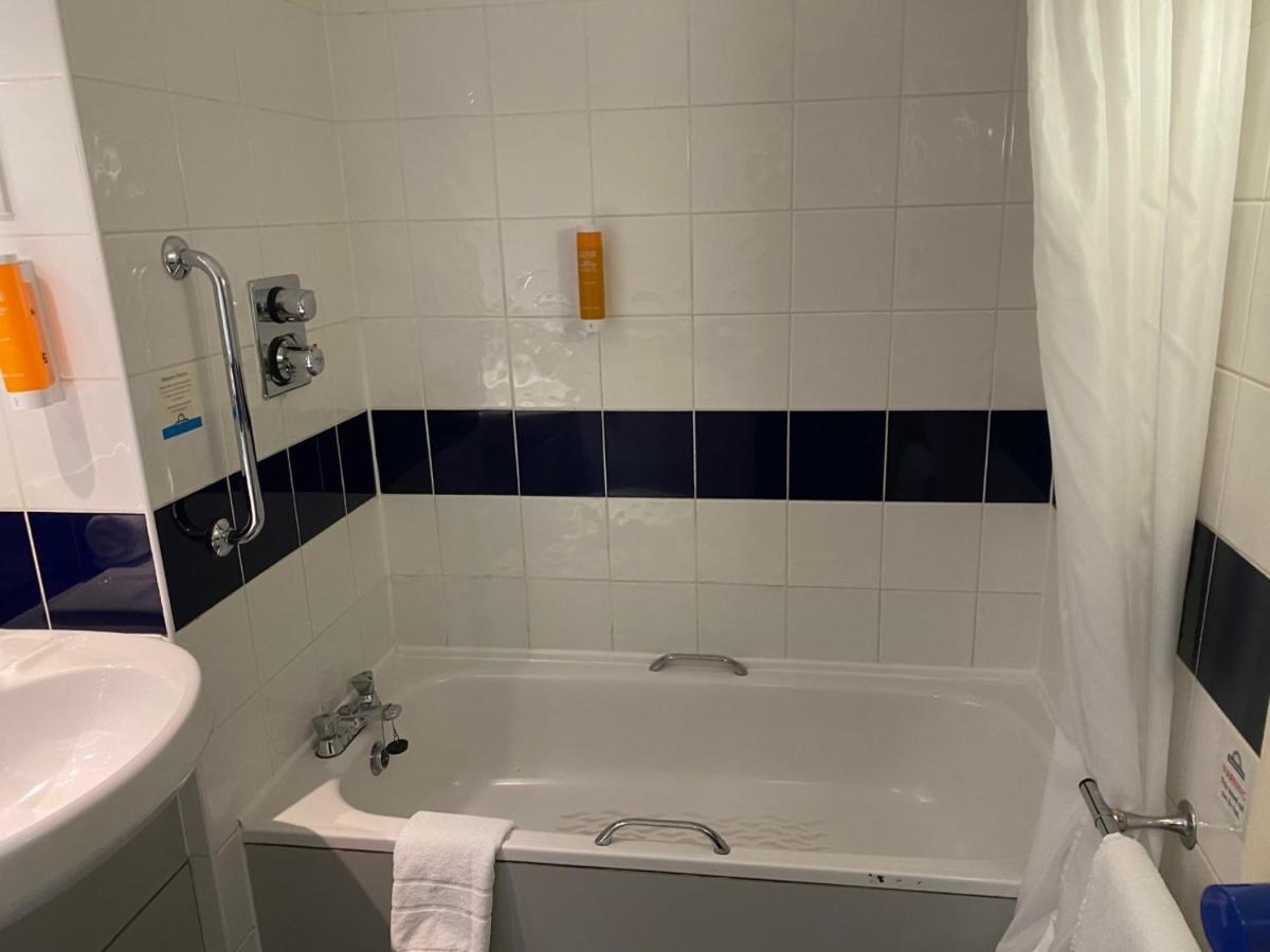 Days Inn Michaelwood M5 Falfield Bagian luar foto