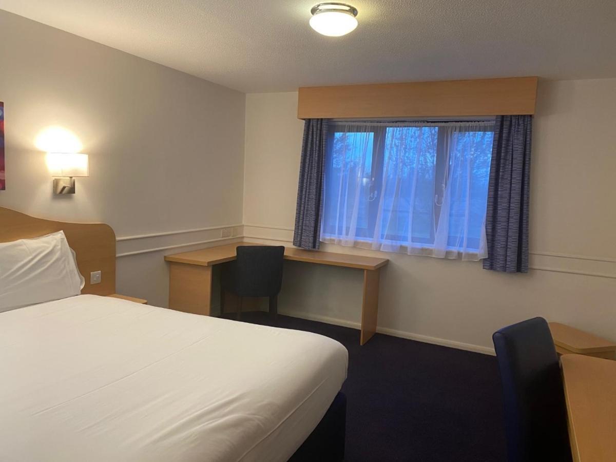 Days Inn Michaelwood M5 Falfield Bagian luar foto