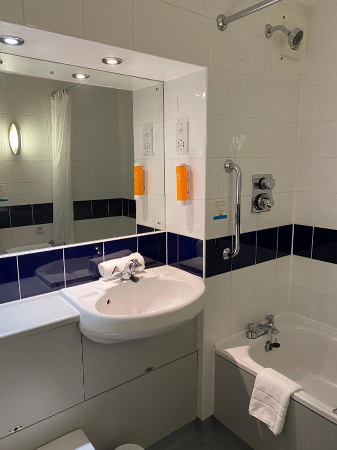 Days Inn Michaelwood M5 Falfield Bagian luar foto